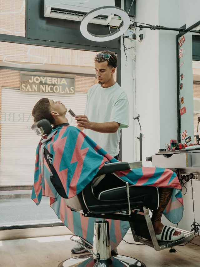 Arreglo de barba en el estudio
